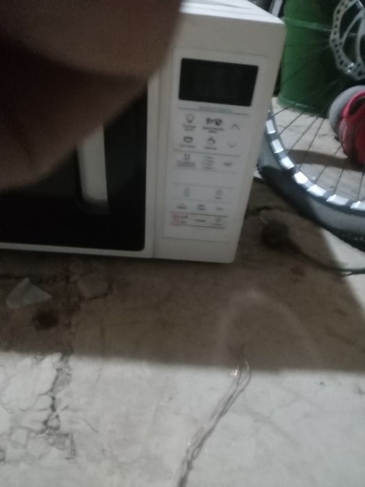 Микроволновка SAMSUNG сотилади