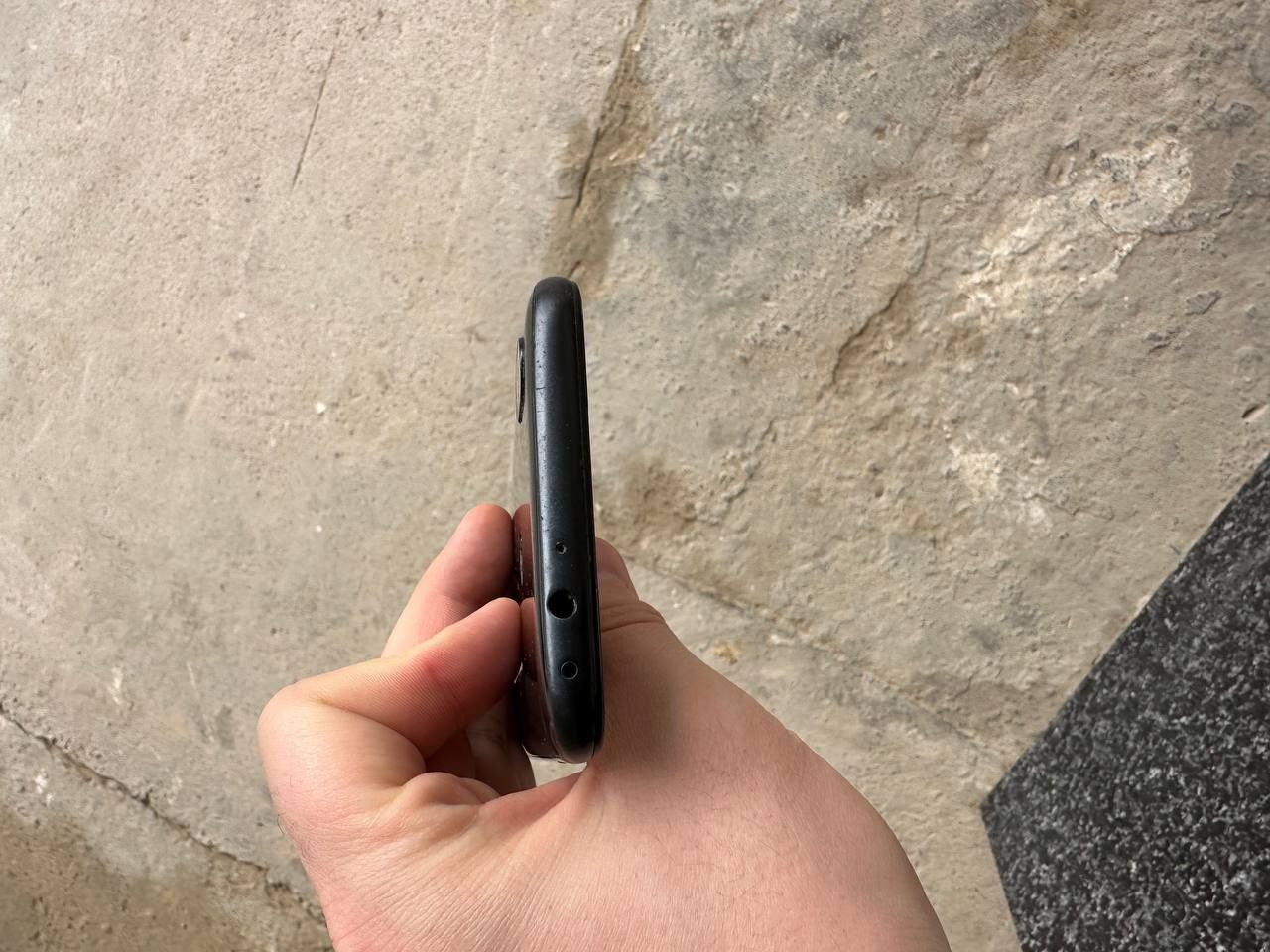 Redmi 7 qora rang