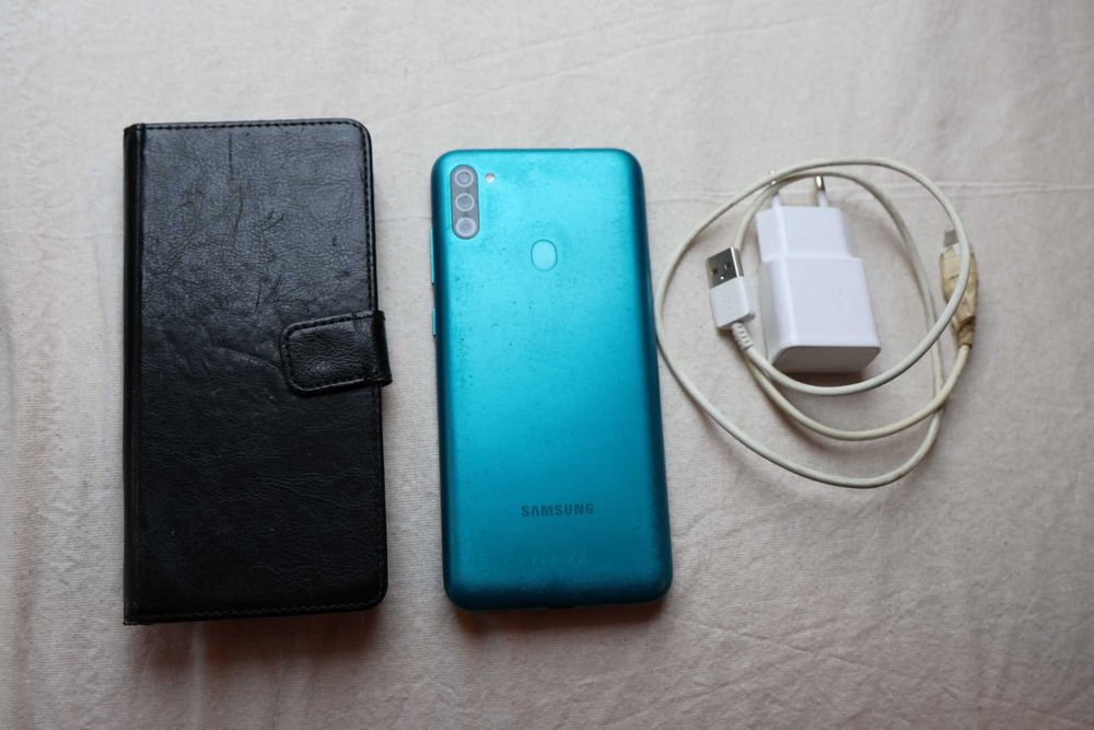 Samsung Galaxy M11 Dual-SIM 3 GB RAM + 32 GB вградена памет + слот SD