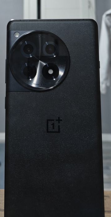 Обменяю Oneplus 12r почти в идеальном состоянии