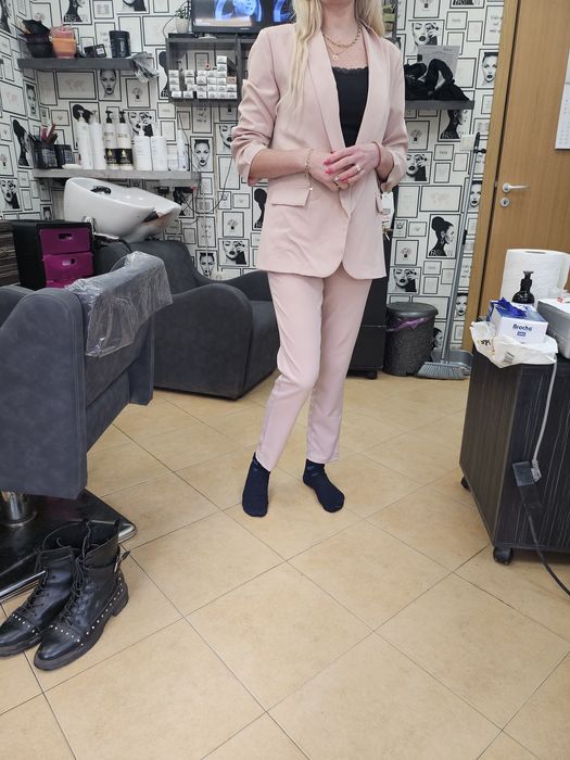 Дамски костюм спортно елегантен. 38р