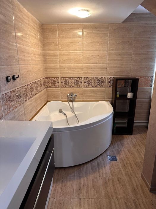 Inchiriez apartament 2 camere vis-a-vis de Family Market Bucium