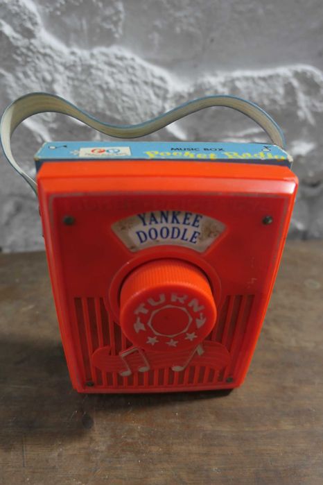 Vintage 1970s Fisher Pocket Radio Music Yankee Doodle Toy Muzicuta