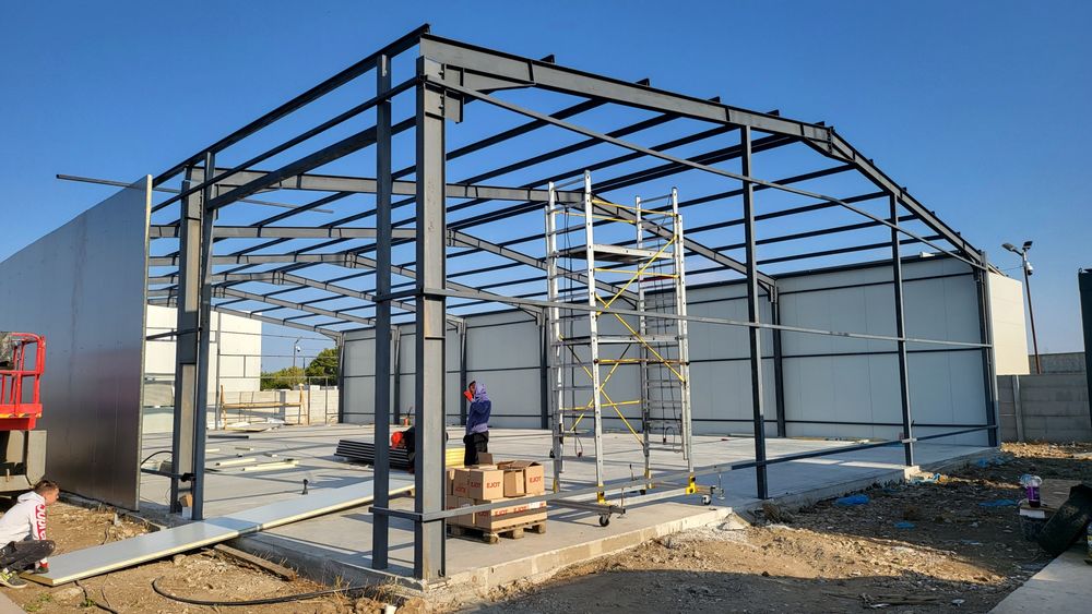 Vand hale metalice hala structura metalica cu panou sandwich