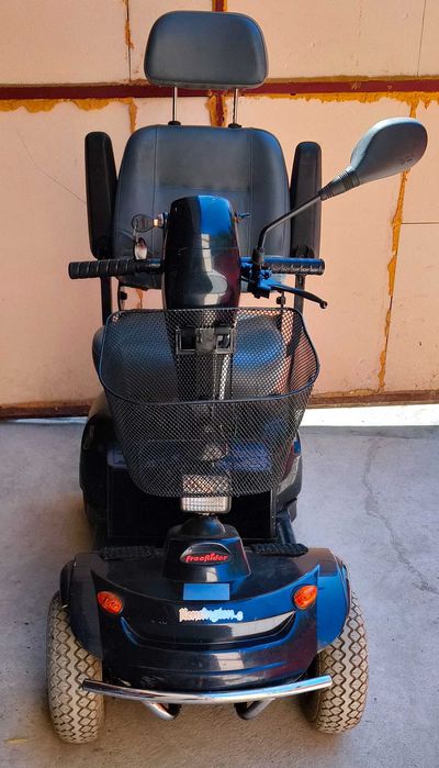 Scuter electric pentru persoane cu handicap