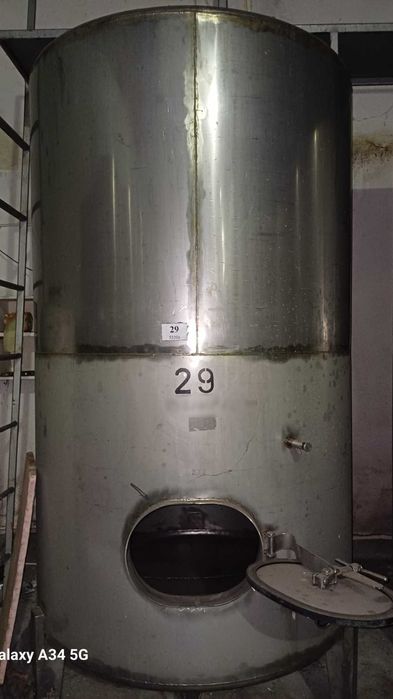 Цистерна от неръждаема стомана, произв. "Родина" с обем 5320 литра