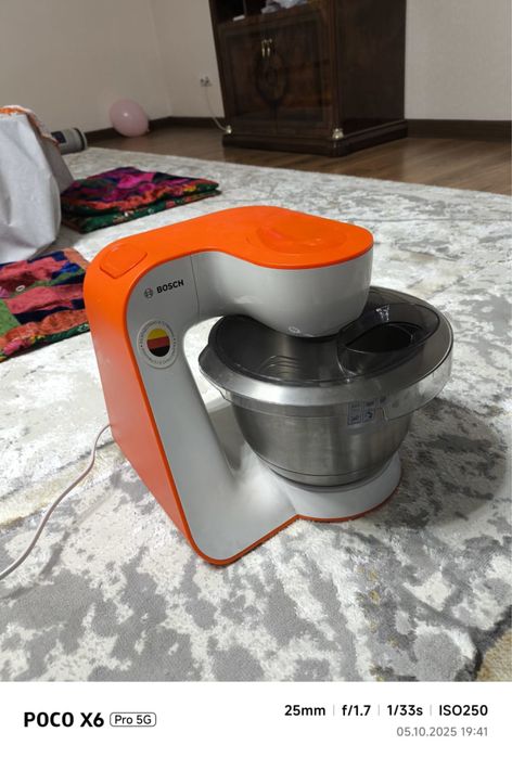 Продается кухонный комбайн Bosch MUM54I00