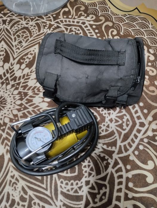 Автокомпрессор (насос с насадками)