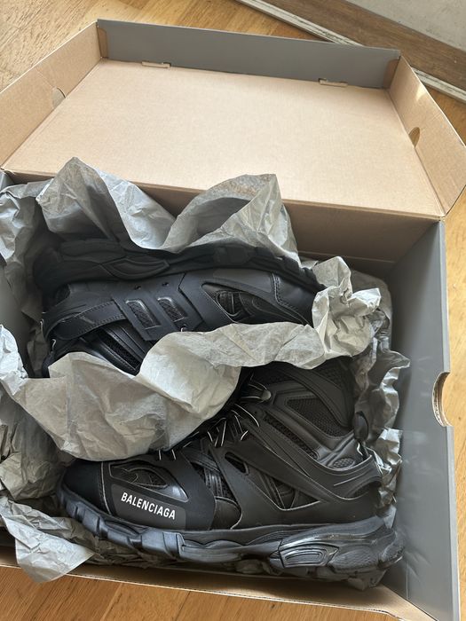 balenciaga track hike