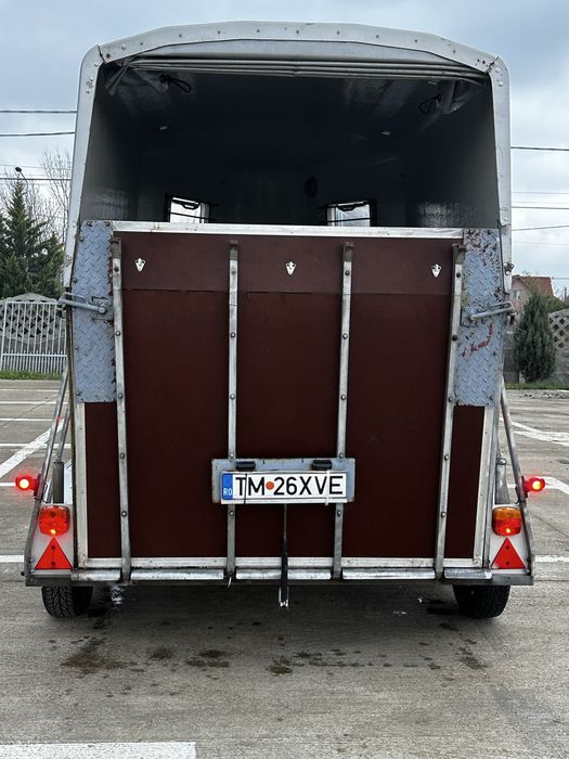 Vand remorca de animale