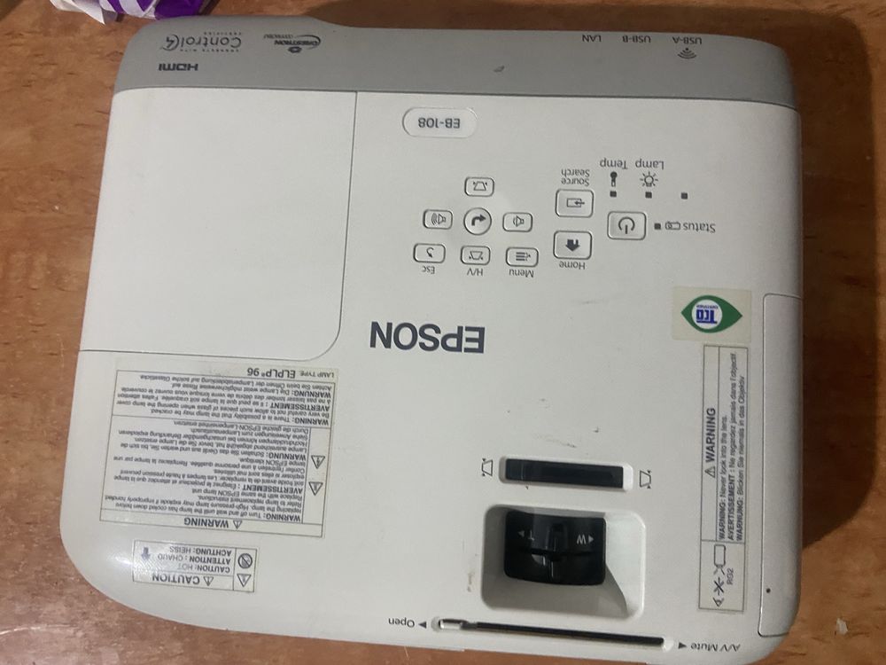 EPSON proyektor sotiladi