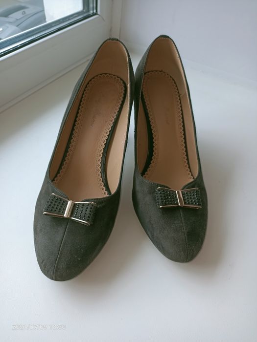 Продам туфли. Снаружи натуральная замша, внутри натуральная кожа.