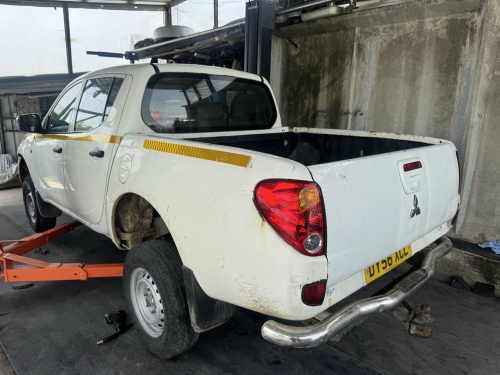 Mitsubishi L200 на части