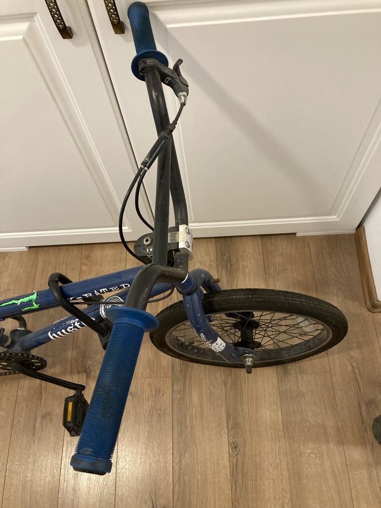 Bicicleta BMX puțin folosită