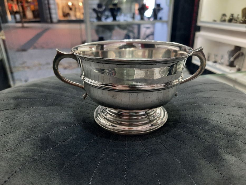 Английски сребърен съд тип бонбонера