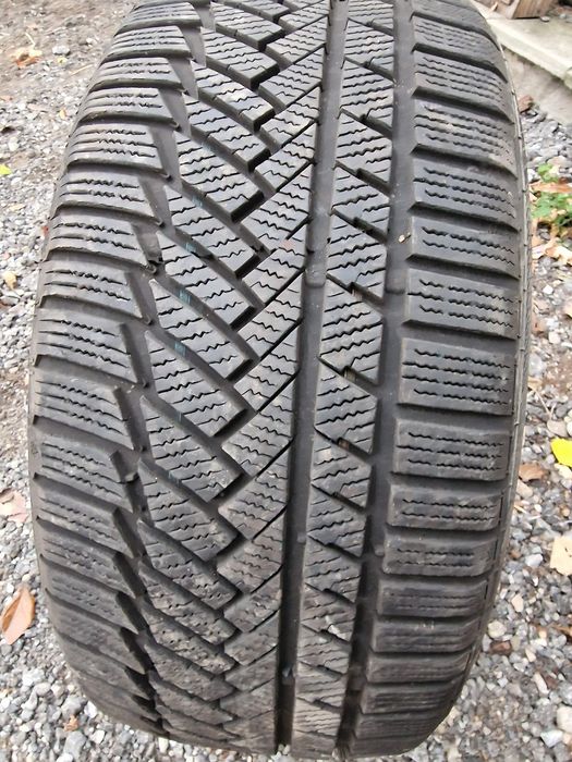 Anvelopă 245/40R18 marca Continental, M+S, DOT 2021,8 mm