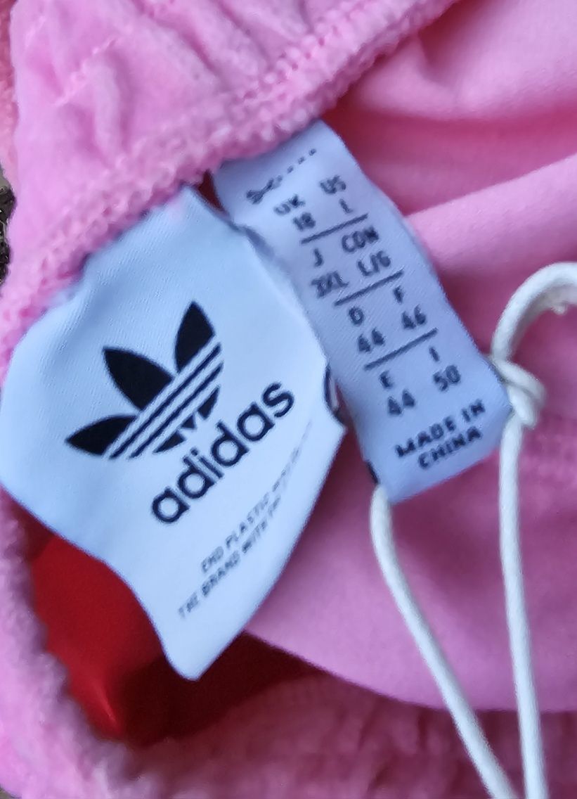 Adidas ориинални дамски къси панталонки  Хл размер