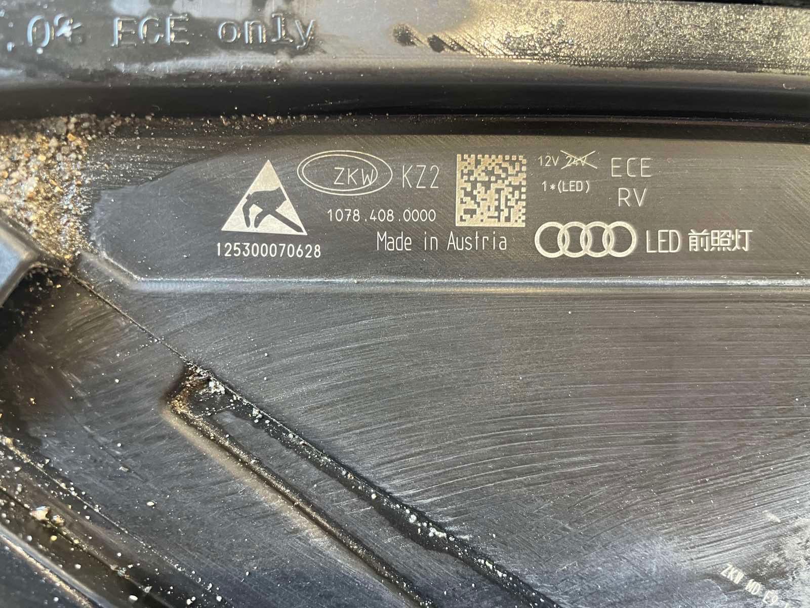 4M8941036 десен фар full led matrix от Audi Q8 2018 г. със забележка