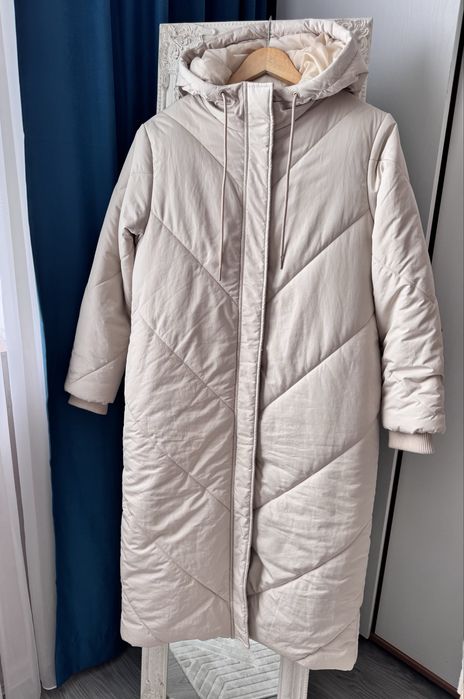 Дамско дълго бежаво яке