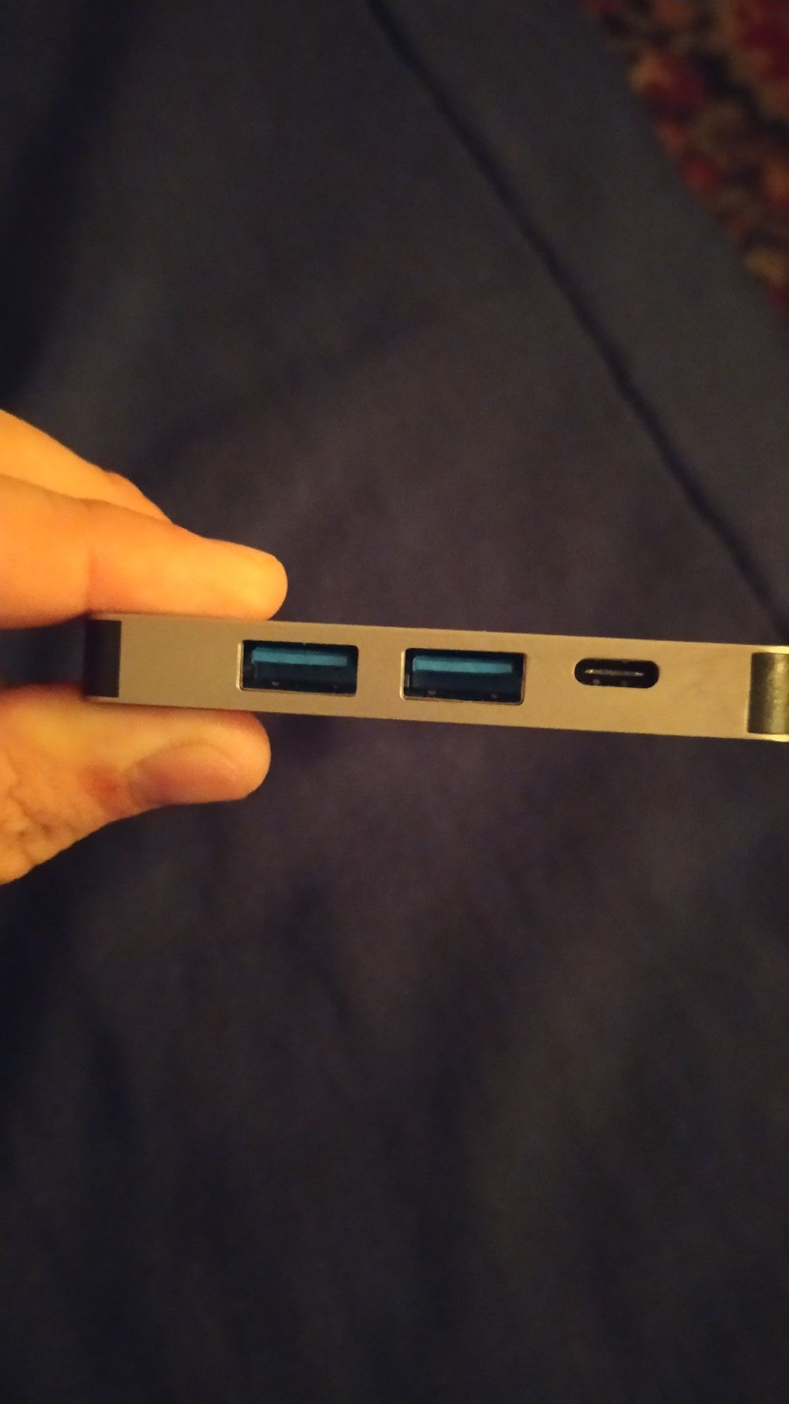 USB hub. USB type C към HDMI