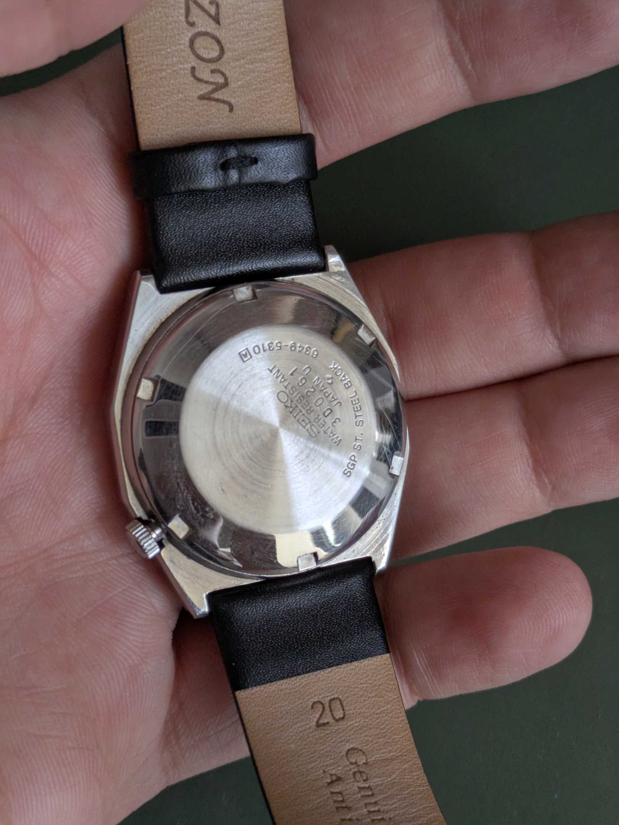 Часовник Seiko 5 Automatic с интересна форма