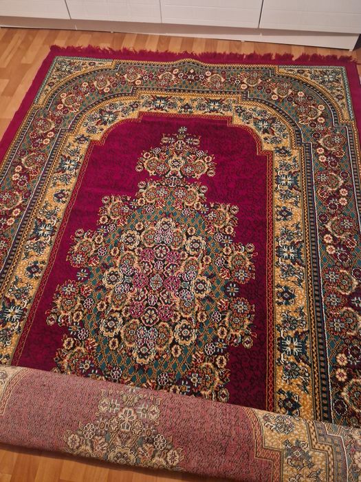 Ковёр в хорошем состоянии