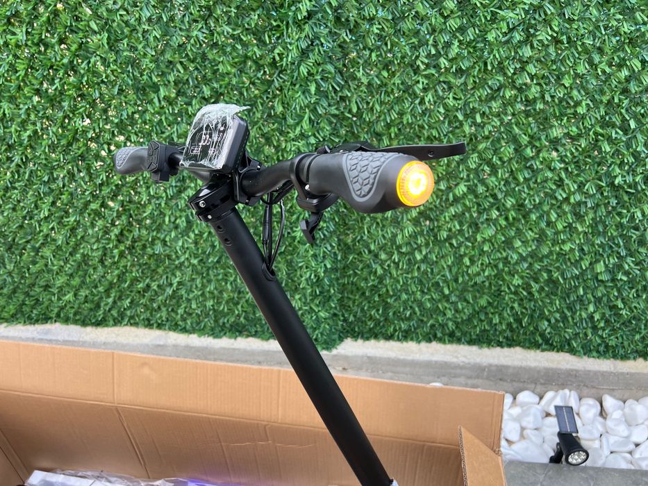 Мощна електрическа тротинетка T8 - 1000W 48V/15Ah