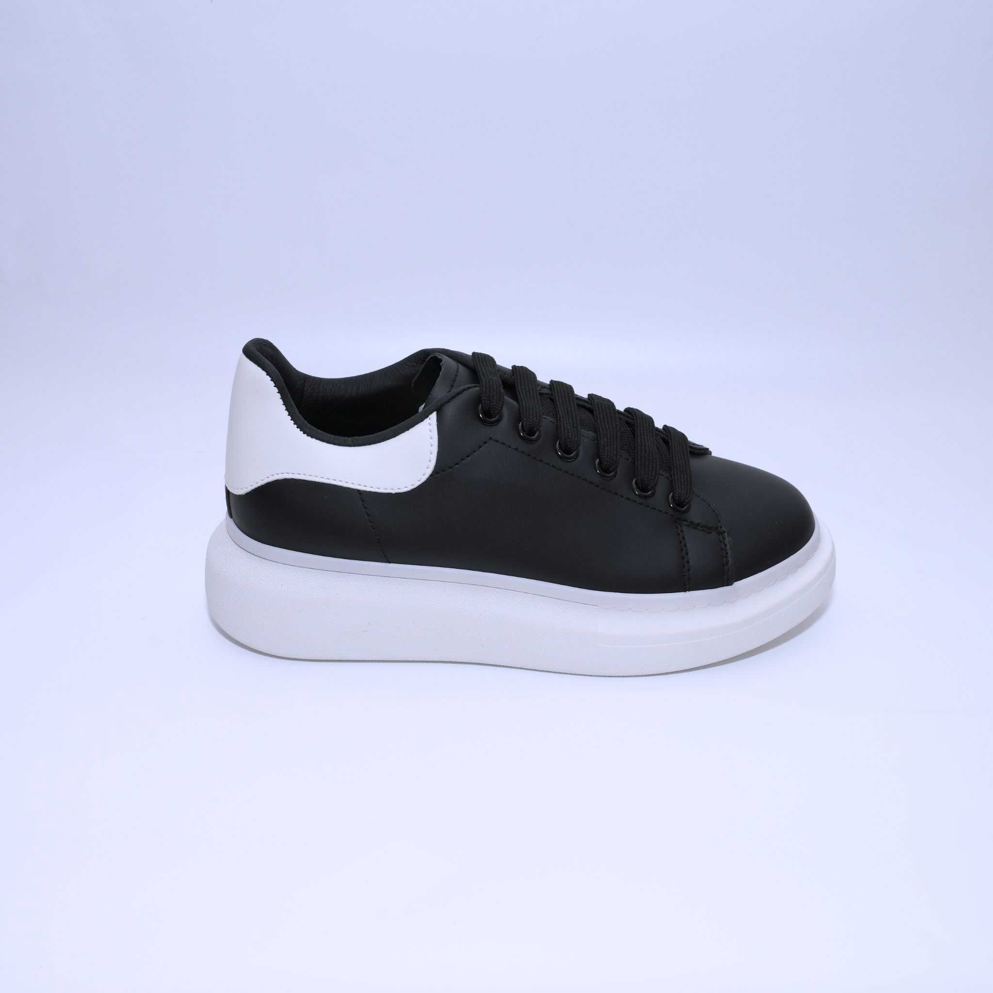 Black Sneakers Casual Office Queen Pret-a-Pied