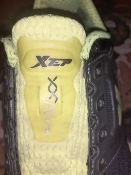 Продаються кросовки фирмы в хорошем состоянии.размер 43.