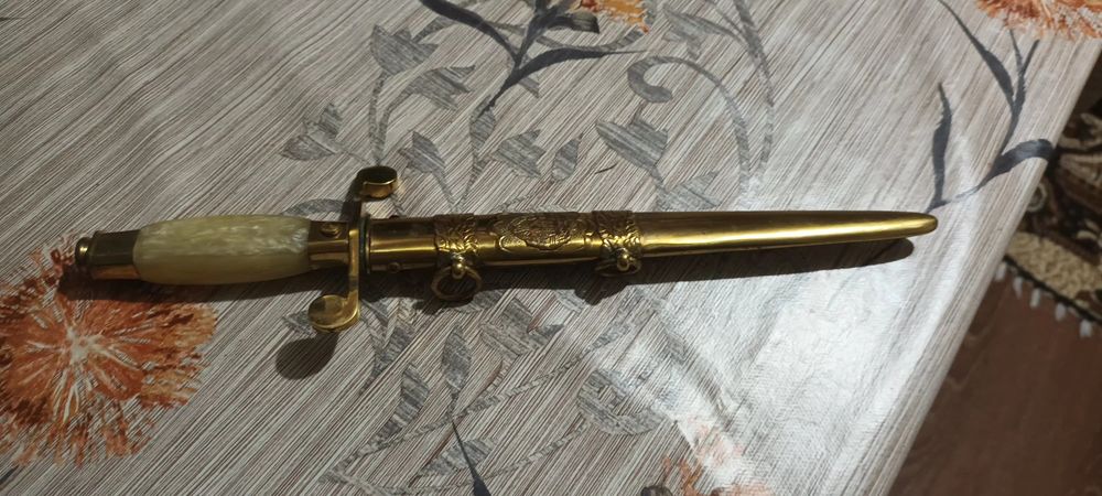 Arta se vinde cutit vechi