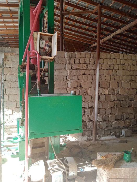 Гидравлика пресс киладиган аппарат баклажканики сотилади.