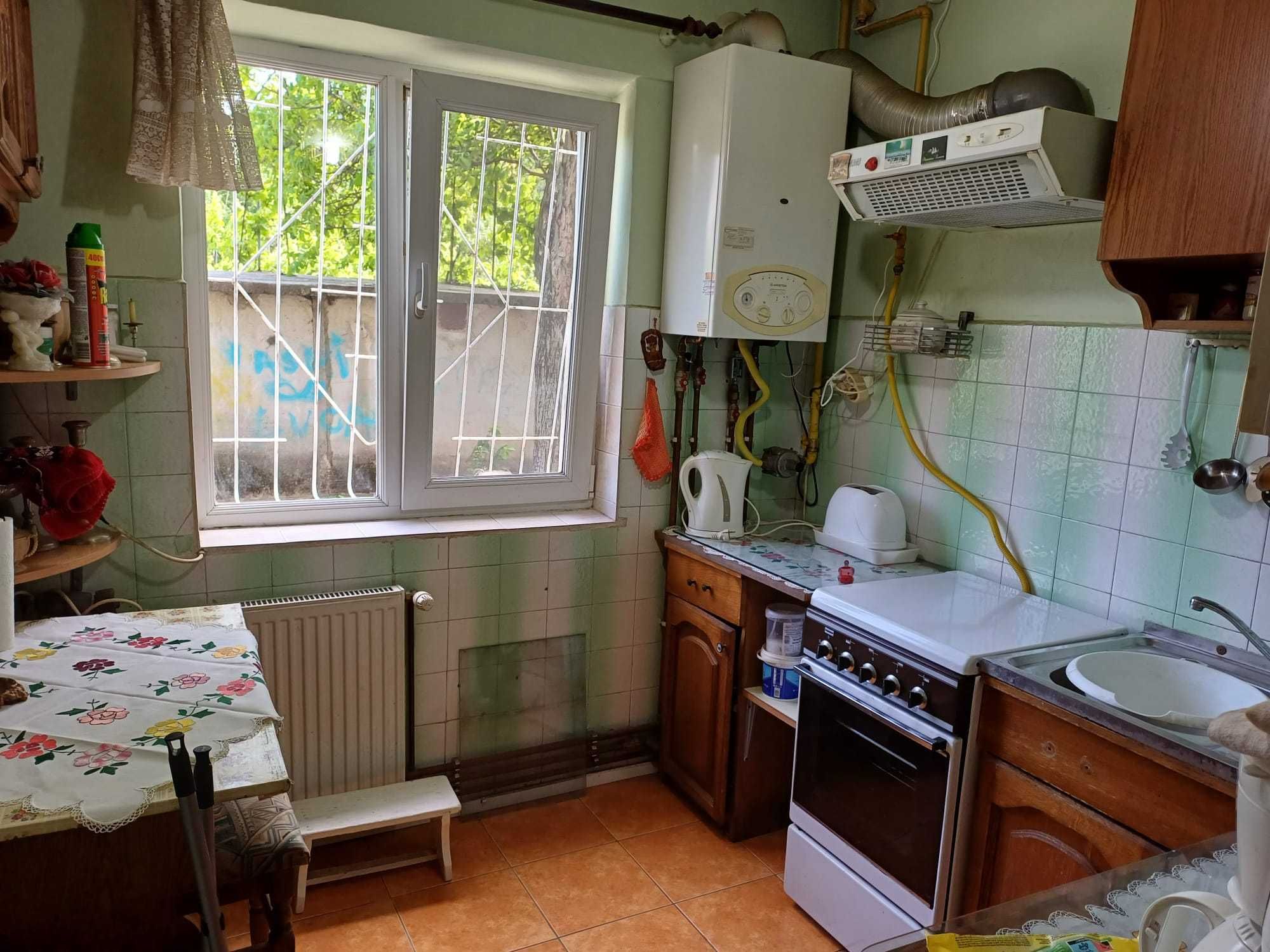 Dacia de inchiriat apartament cu 2 camere la parter decomandat