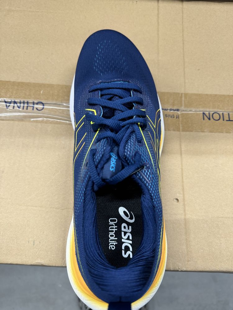 Обувки asics