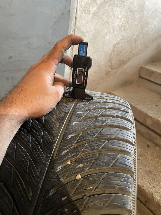 245/45/17 2 броя зимни гуми Michelin !