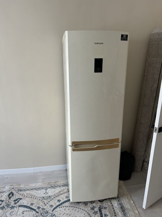 Холодильник Samsung