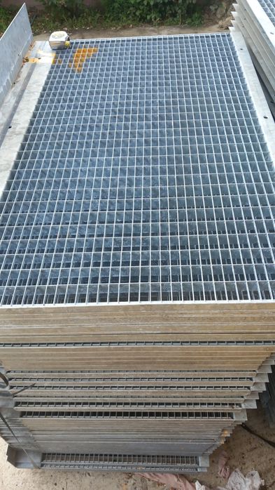 trepte zincate la orice dimensiune pentru scări metalice facem la dim