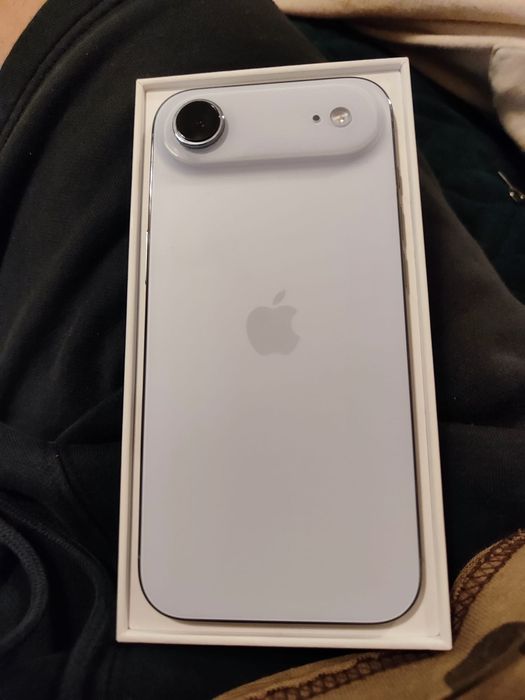 Iphone 17 air blue sky 10/10