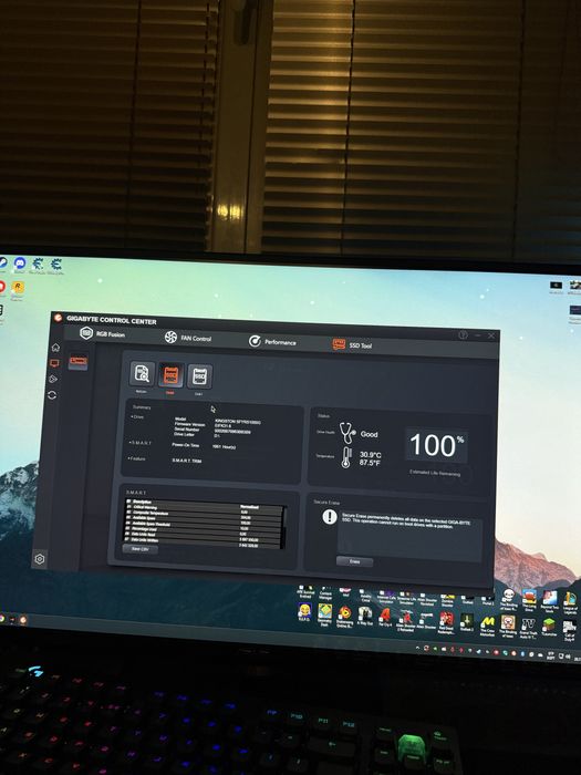 Цял гейминг сетъп+бюро / Gaming Setup