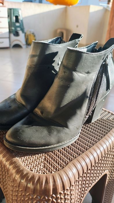 Черни къси боти с цип