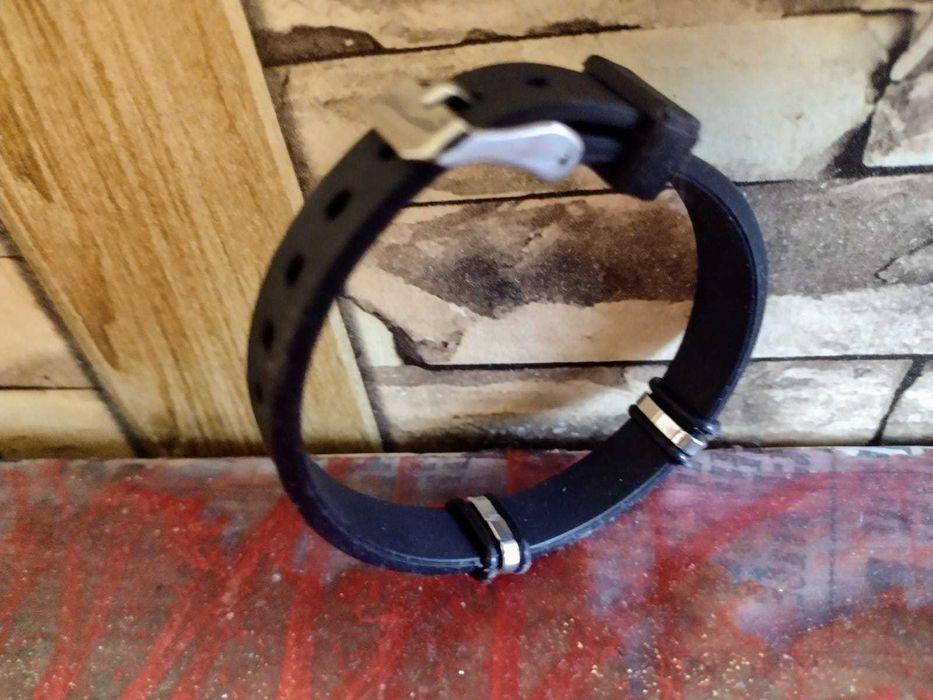 Стилна силиконова гривна - контролируема