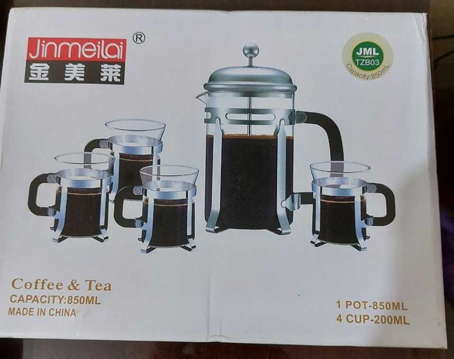 Чайник и 4 стакана комплект ТЕРМОСТОЙКИЕ