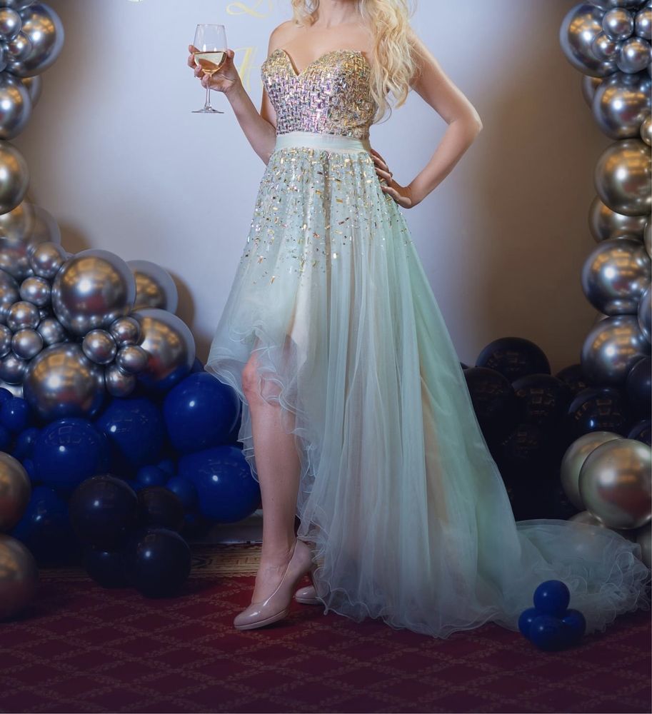 Официална бална дизайнерска рокля Tony Bowls с кристали и пайети