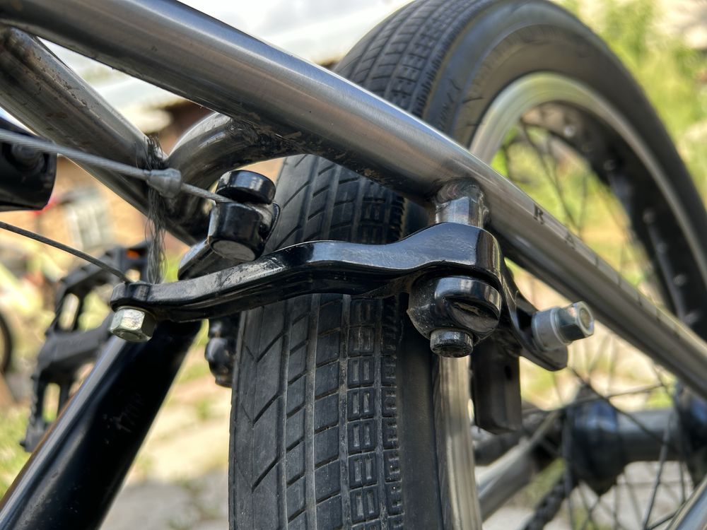 BMX в отличном состоянии, с пегами