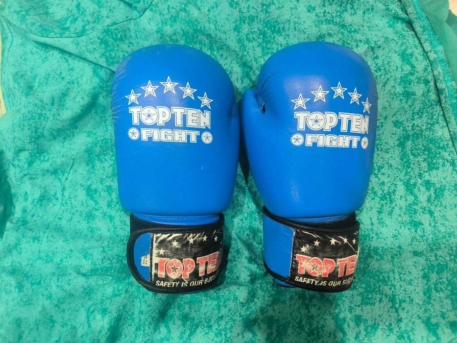Боксерские перчатки . Хорошее состояние