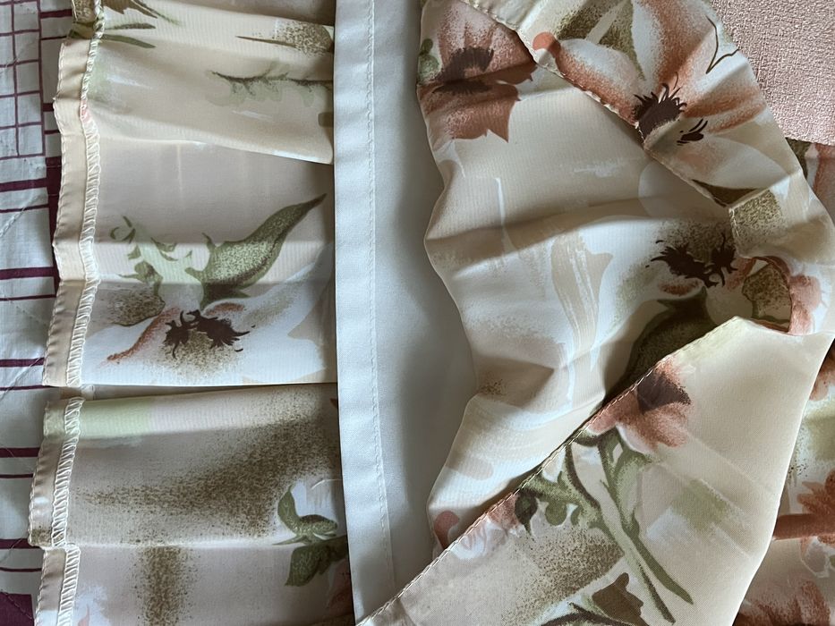 Дамски костюм с плисирана пола и сако