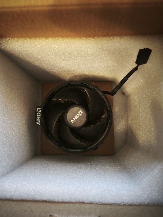 Ryzen 5 2600 6 core processor 3.5 GHz + 4.5 GHz + heatsink and fan