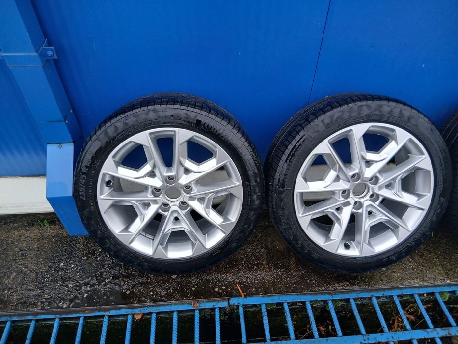 Jante Audi 18” 5-V-Spoke cu anvelope 235/45 R18 Continental