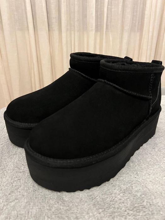 Ugg noi in cutie nepurtate