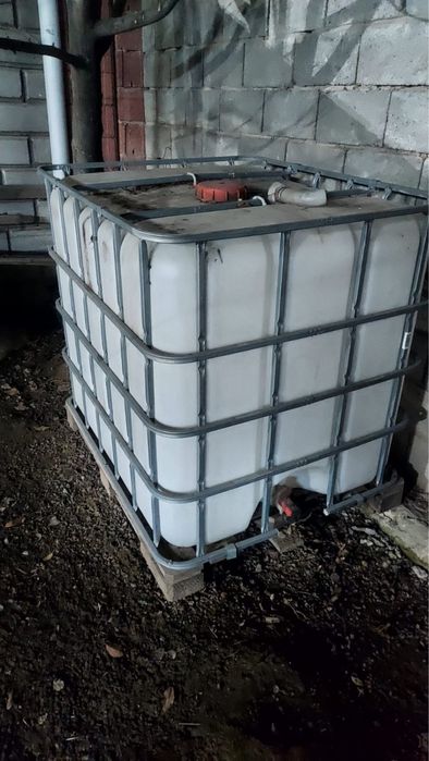 Кубовик (бочка пластмассовая, тонник с краном) в металлическом каркасе