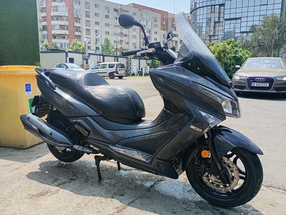 Vând Kymco X-town 300i